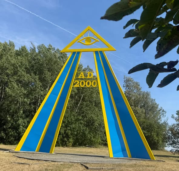 Brama Trzeciego Tysiąclecia - z okiem opatrznosci 