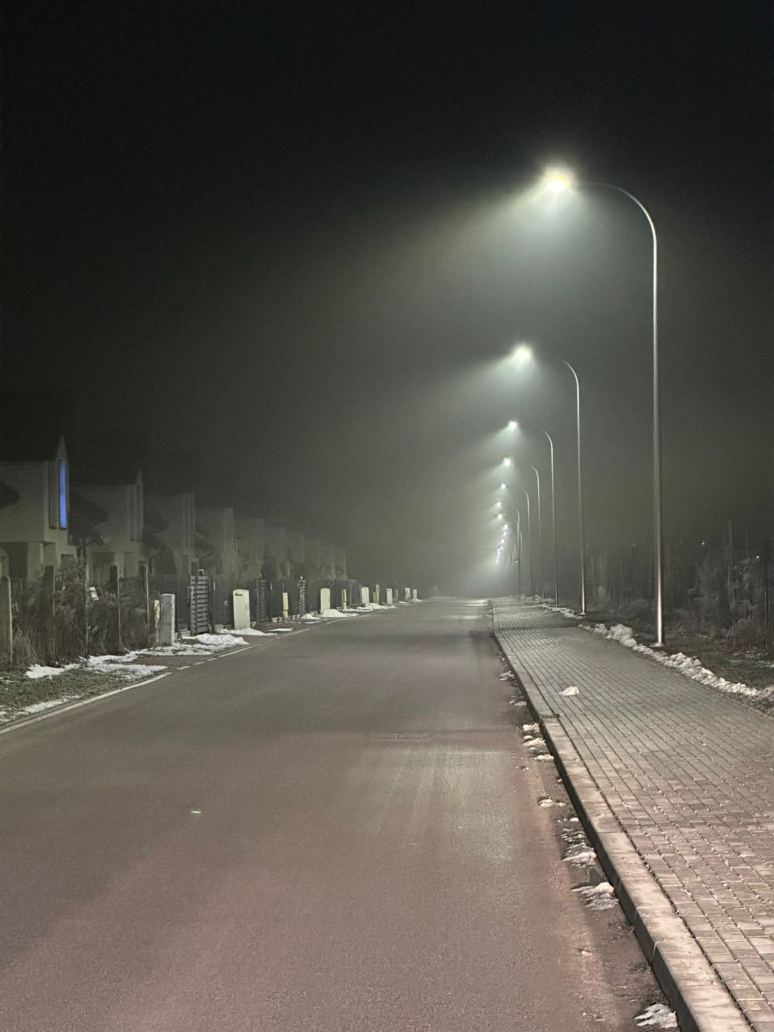 Oświetlenie ulicy nocą 