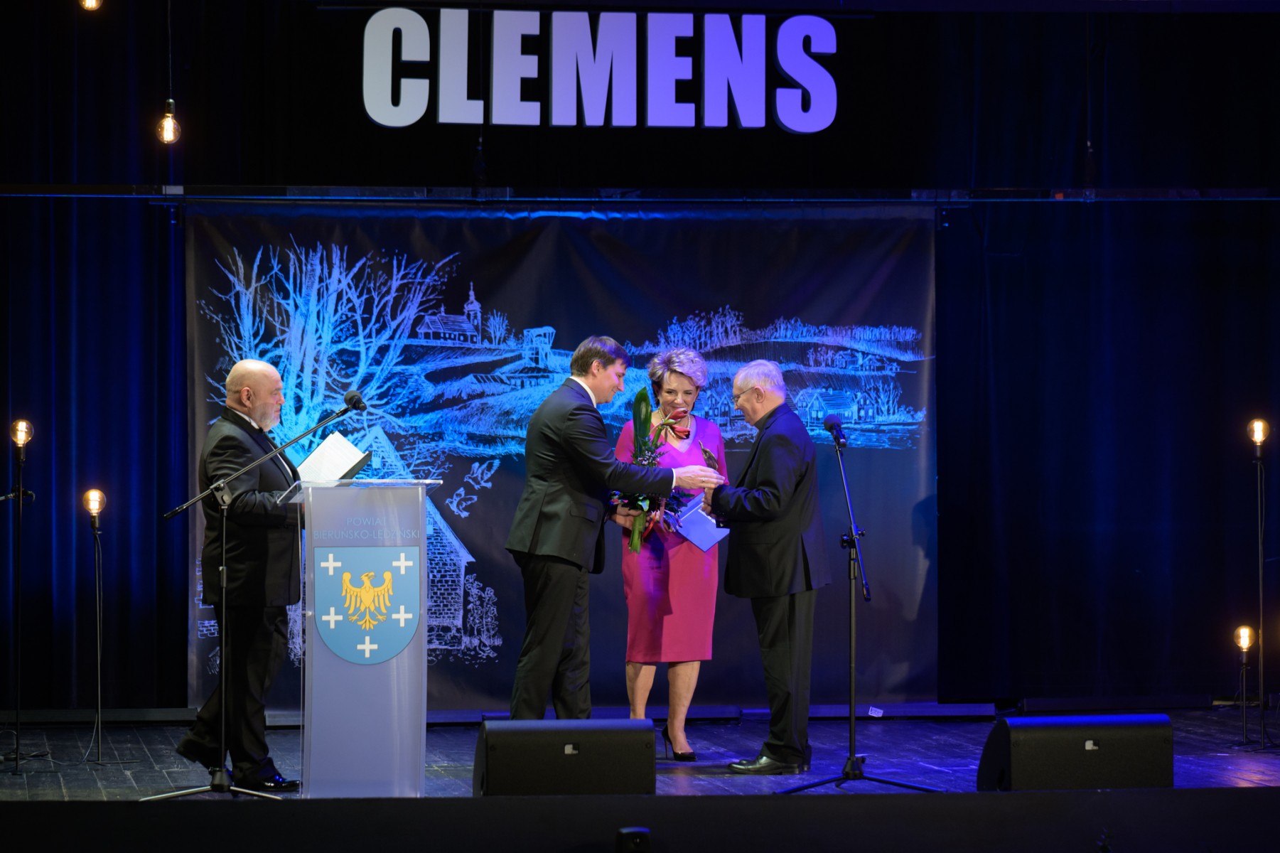 Na scenie Czworo ludzi 