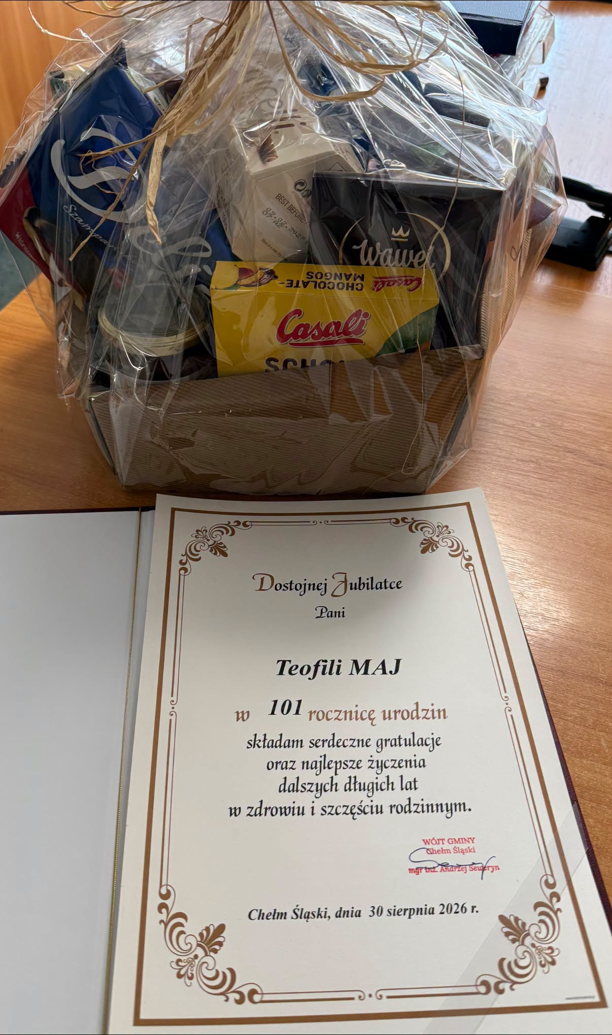 List gratulacyjny i prezent dla jubilatki