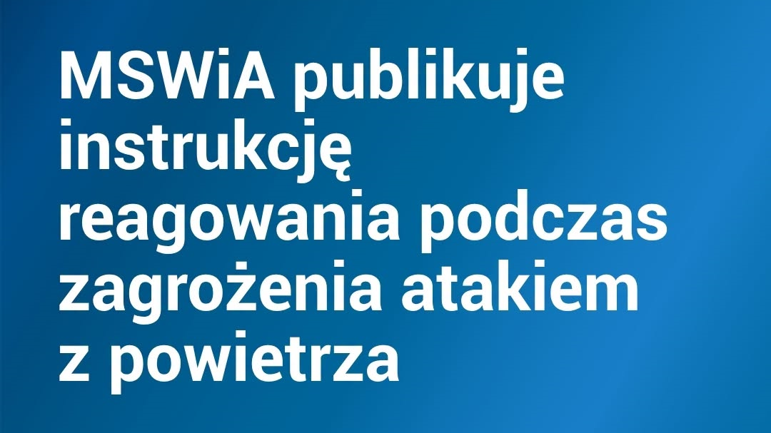 Opis. Białe litery na niebieskim tle