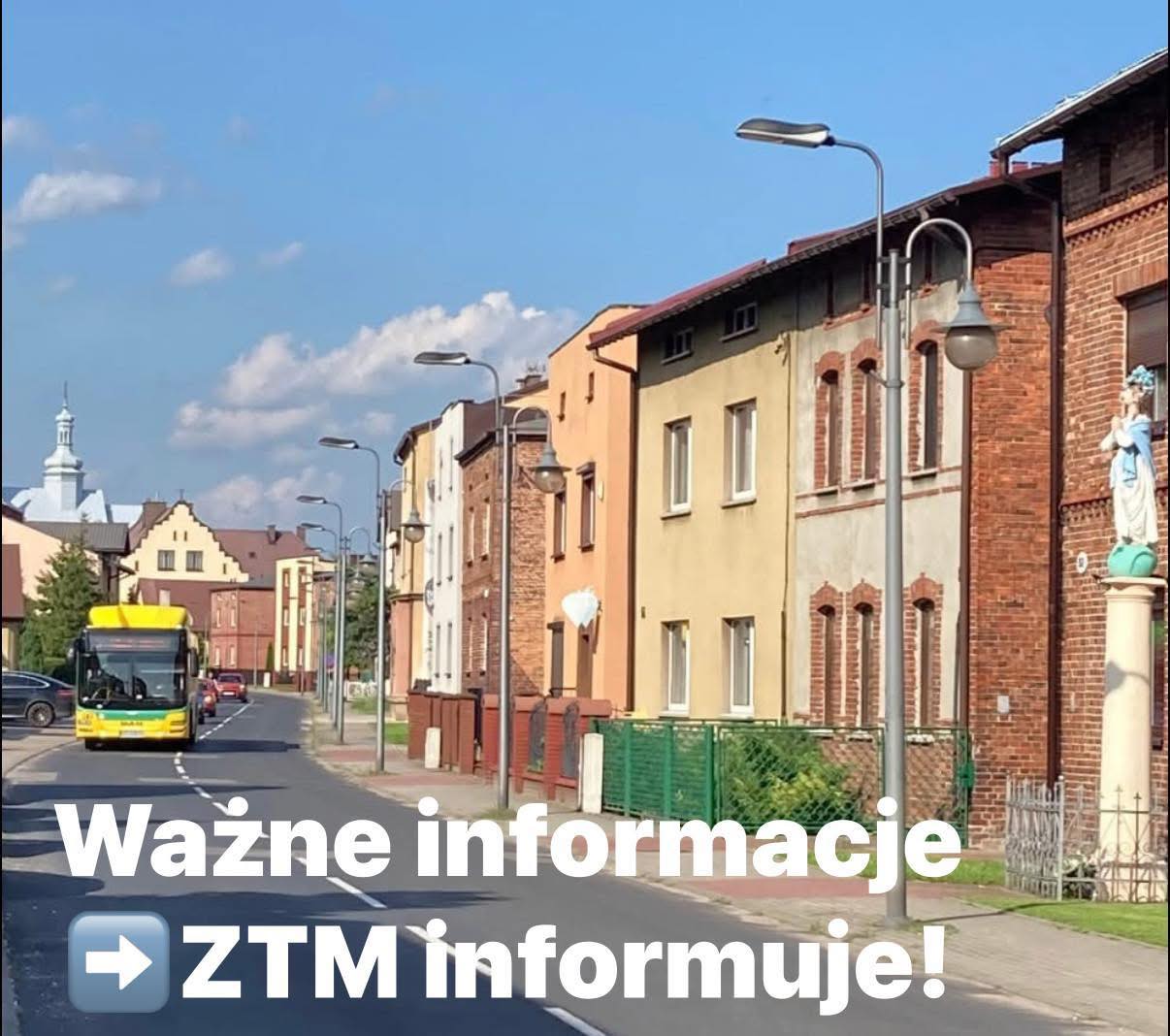 Ulica i jadący po niej autobus. Po prawej i lewej stronie ulicy domy - budynki 