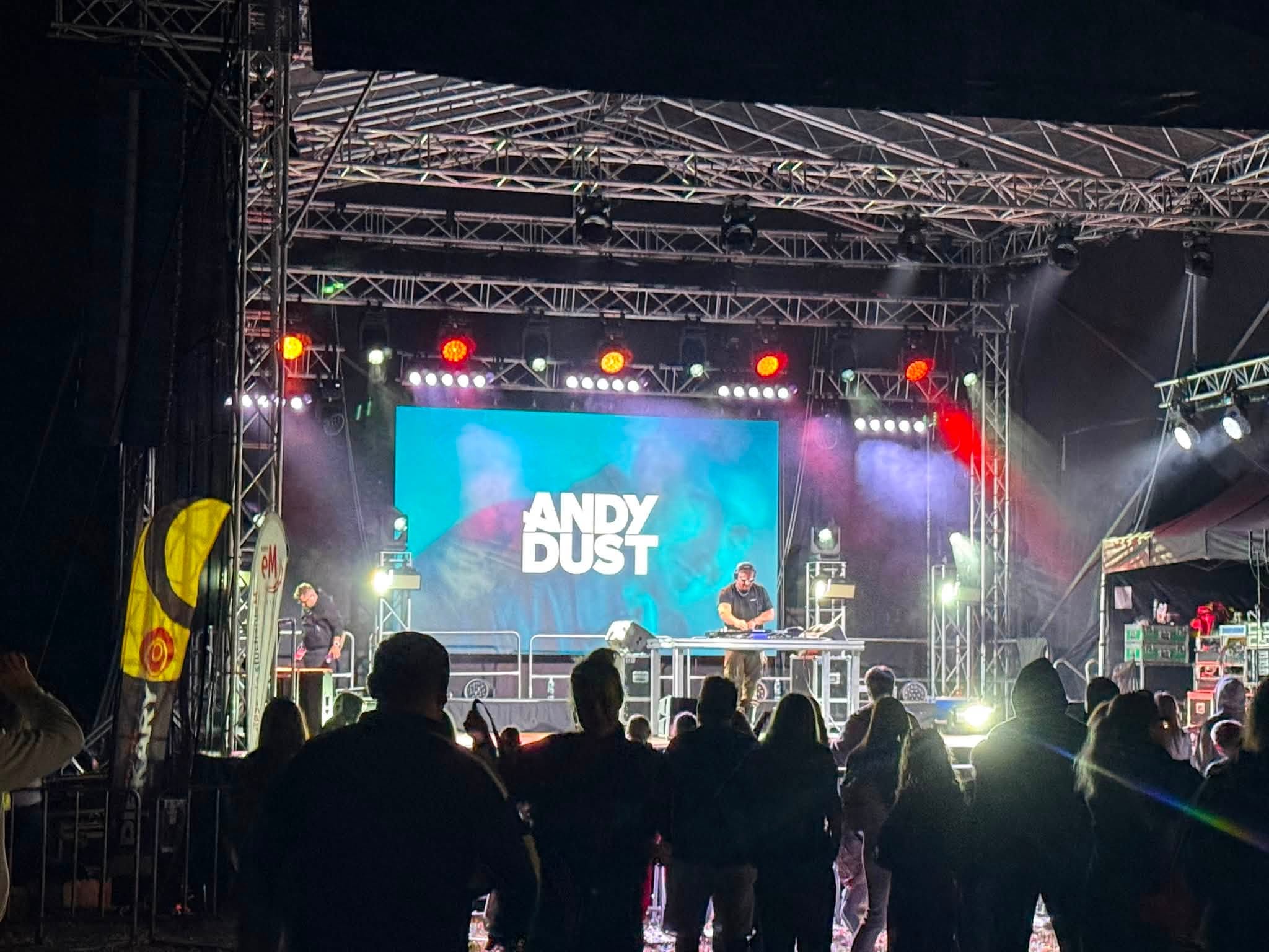 Gwiazda wieczoru na scenie - Andy Dust 