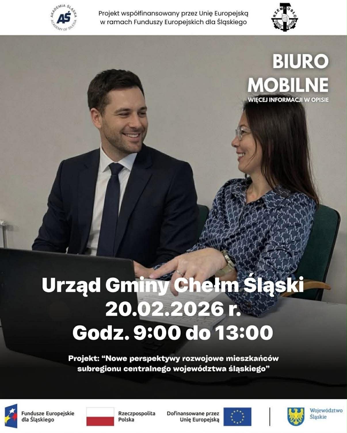 Plakat promujący wydarzenie - opis w poście. Na plakacie mężczyzna z kobietą patrzący na siebie, siedzący za biurkiem.