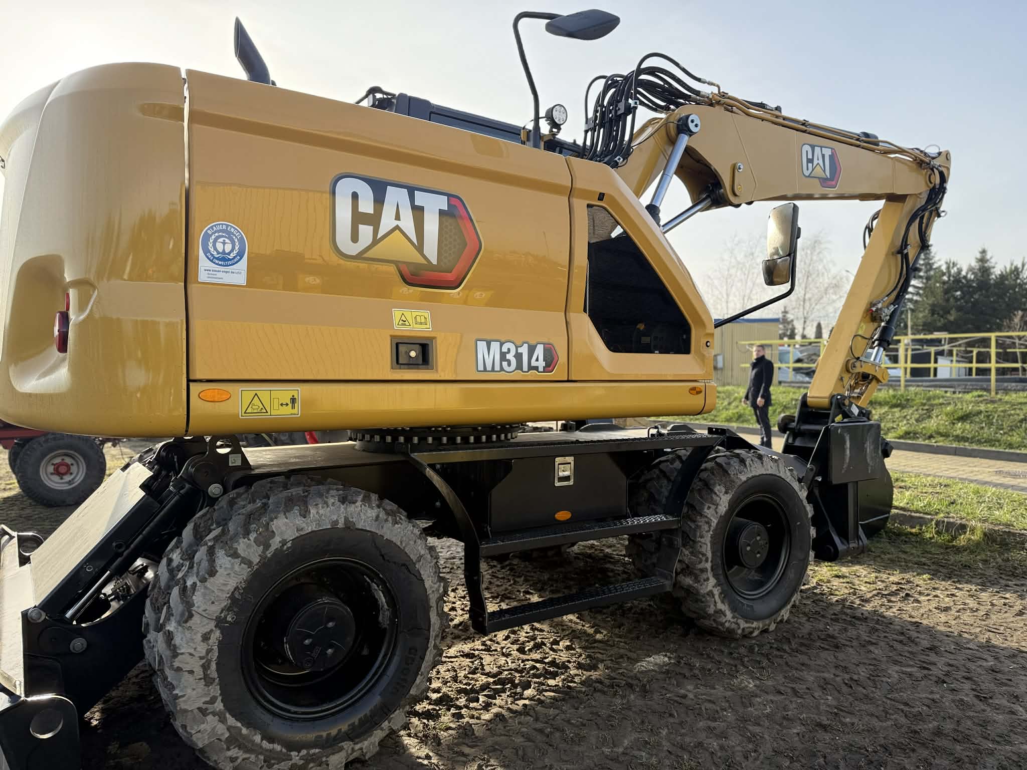 Żółta Koparka - widok z boku
