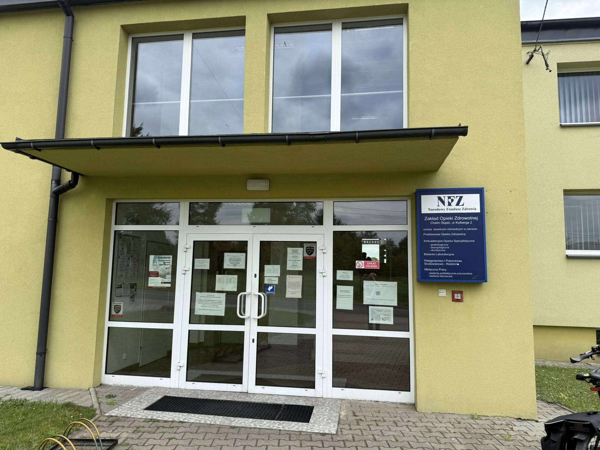 Ściana frontowa budynku ZOZ