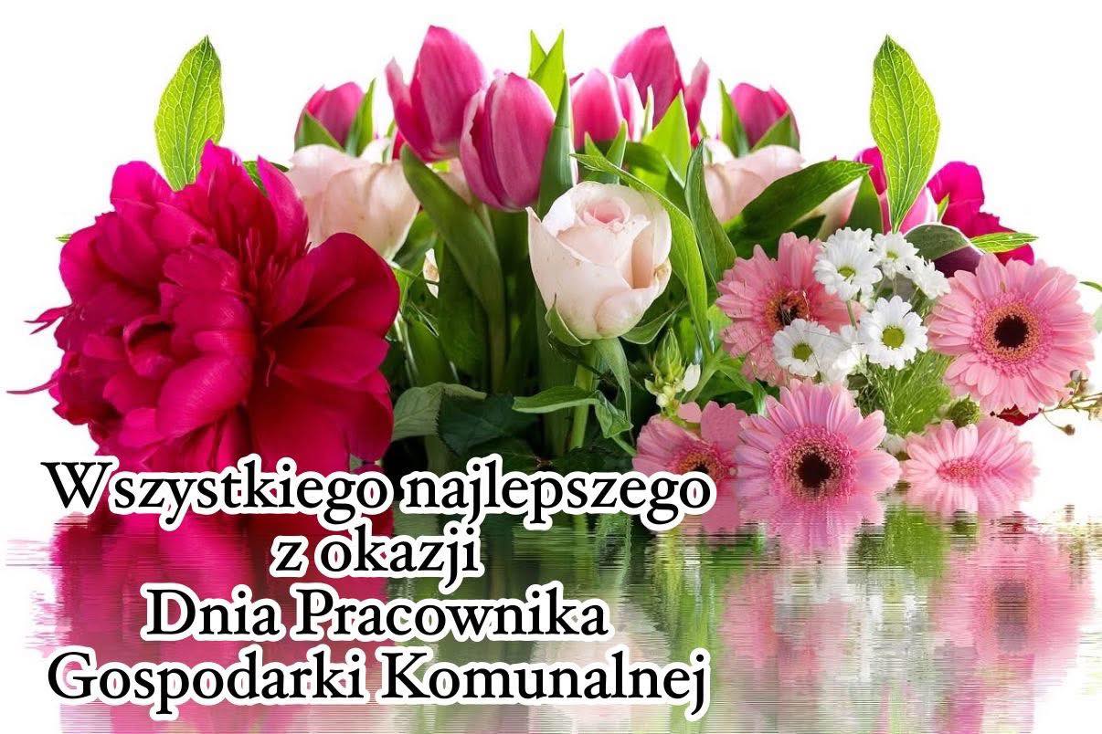 Bukiet kwiatów w odcieniach różu i napis. 