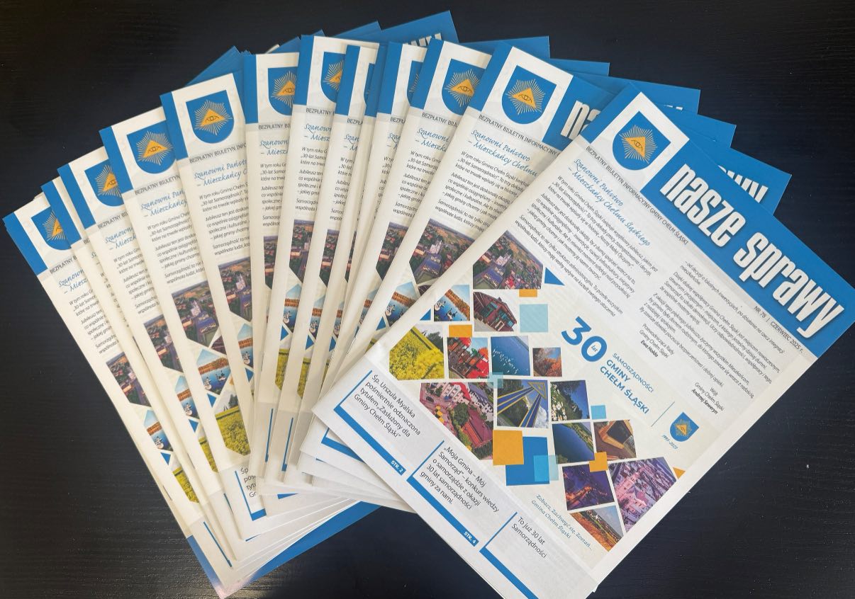 Biuletyn rozłożony na stoliku 